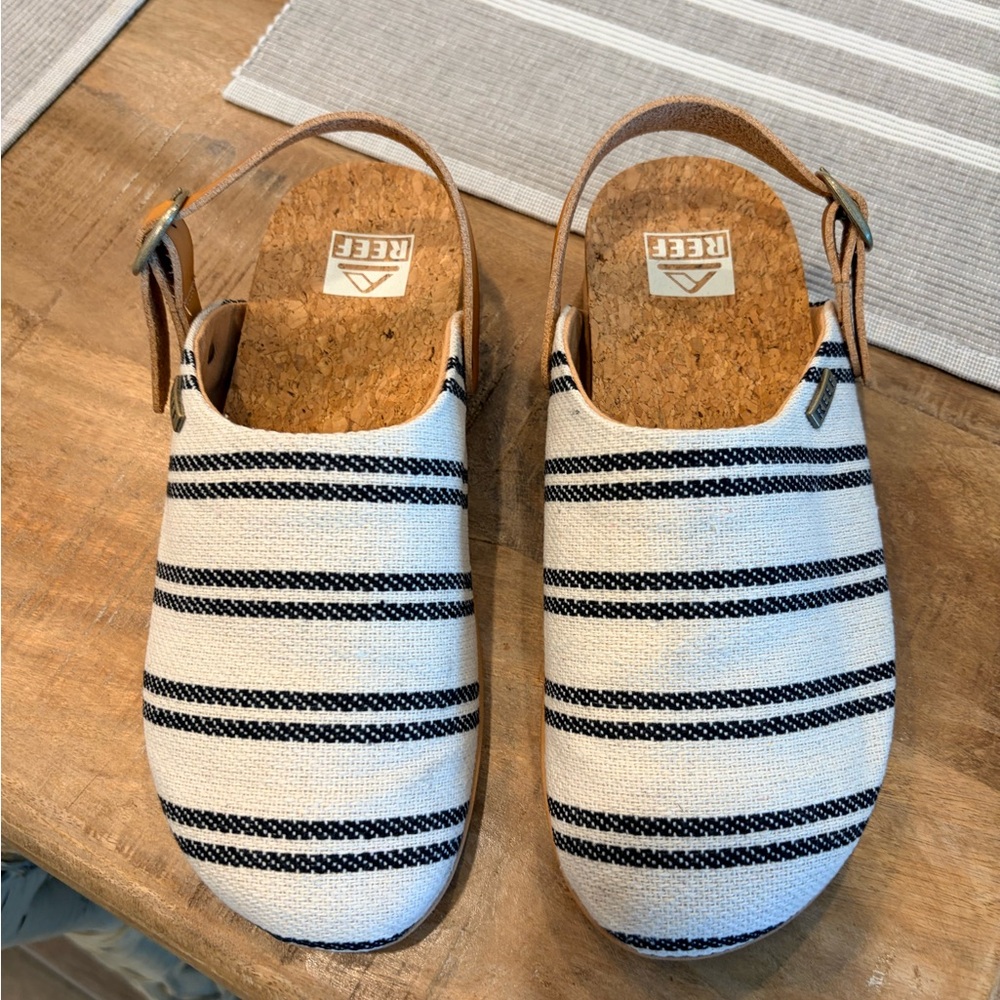 REEF WOMENS SIZE 6 Black and White Striped Slip-On Mules with Tan Strap - Picture 3 of 9